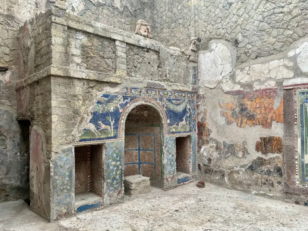 Herculaneum vs. Pompeii: What’s the Difference? Herculaneum tour 5 1